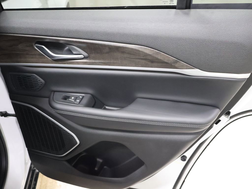 New 2026 Jeep Grand Cherokee Limited image 16