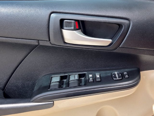 Used 2012 Toyota Camry LE FWD image 29
