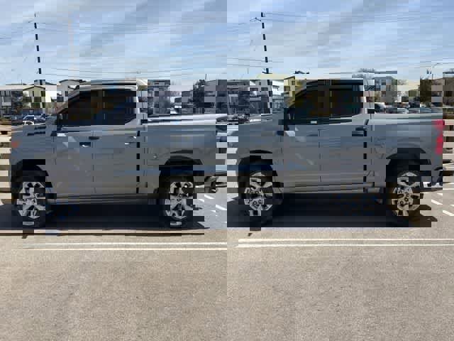 Used 2025 Chevrolet Silverado 1500 Custom image 2