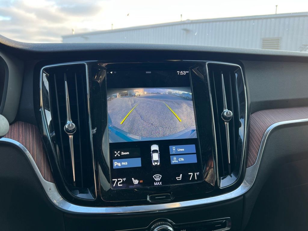 Used 2022 Volvo S60 B5 Inscription image 25