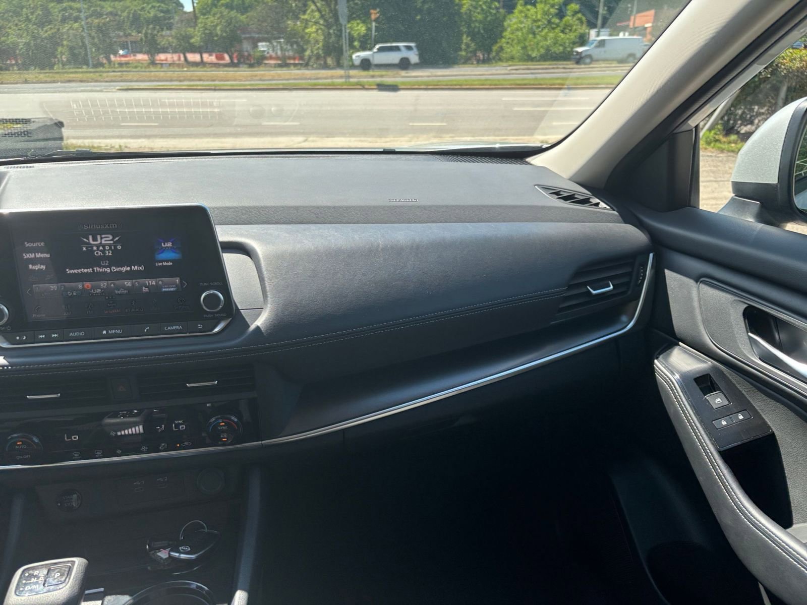 Used 2025 Nissan Rogue SV FWD image 36