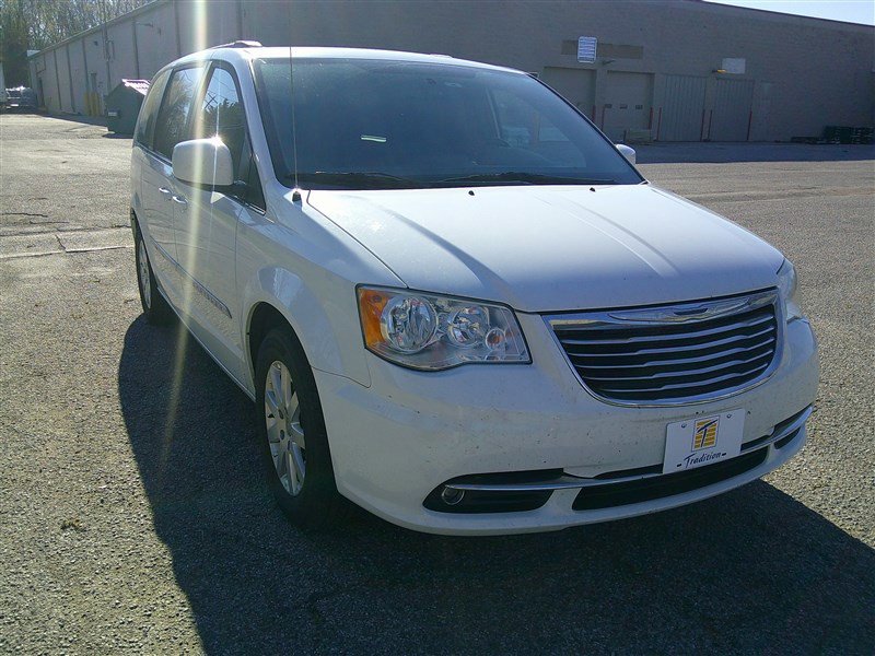 Used 2014 Chrysler Town & Country Touring image 7