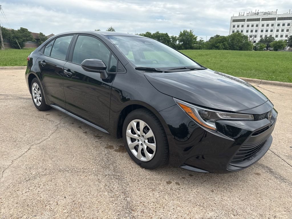 Used 2025 Toyota Corolla LE image 8