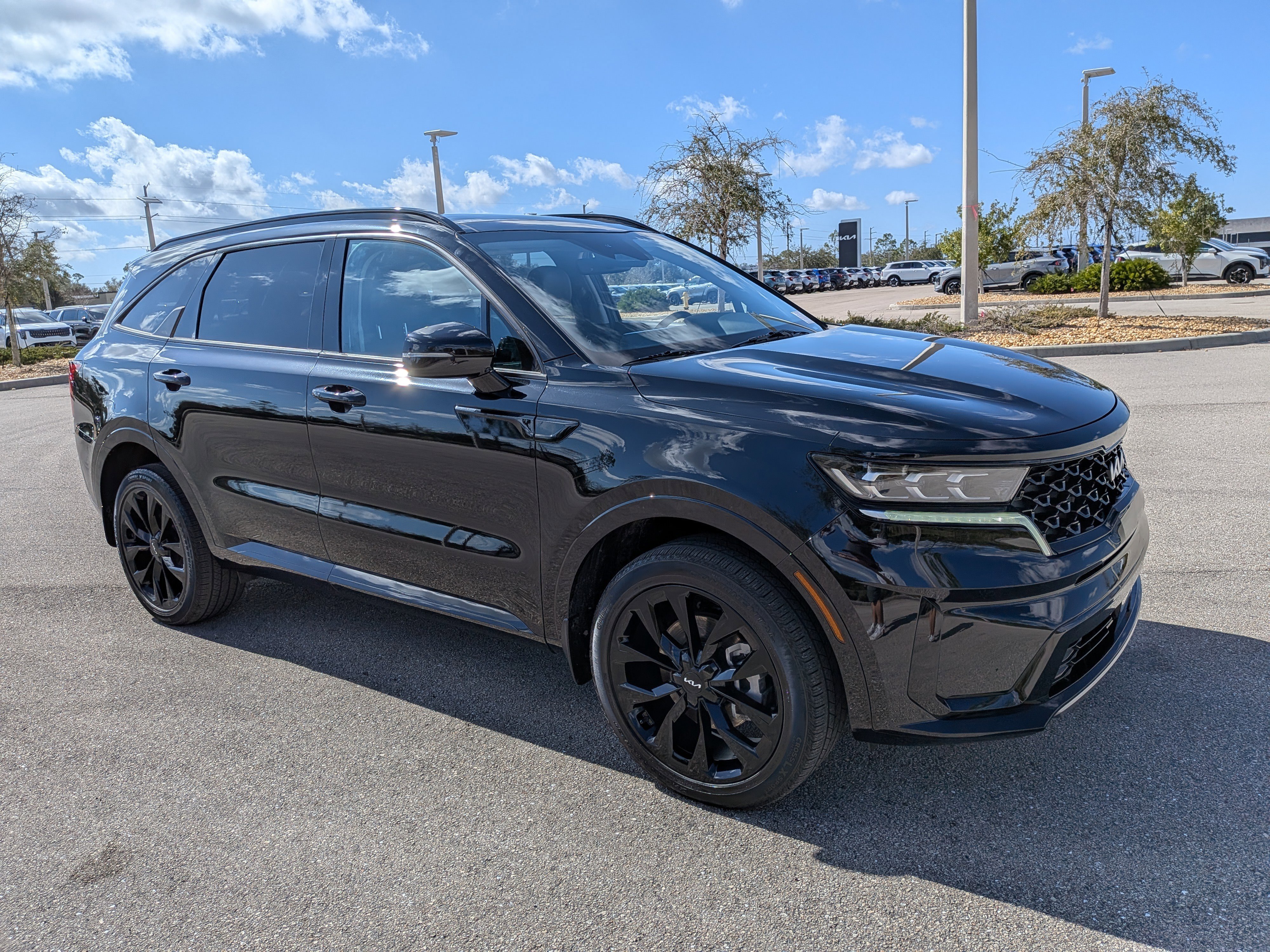 Used 2023 Kia Sorento SX image 2