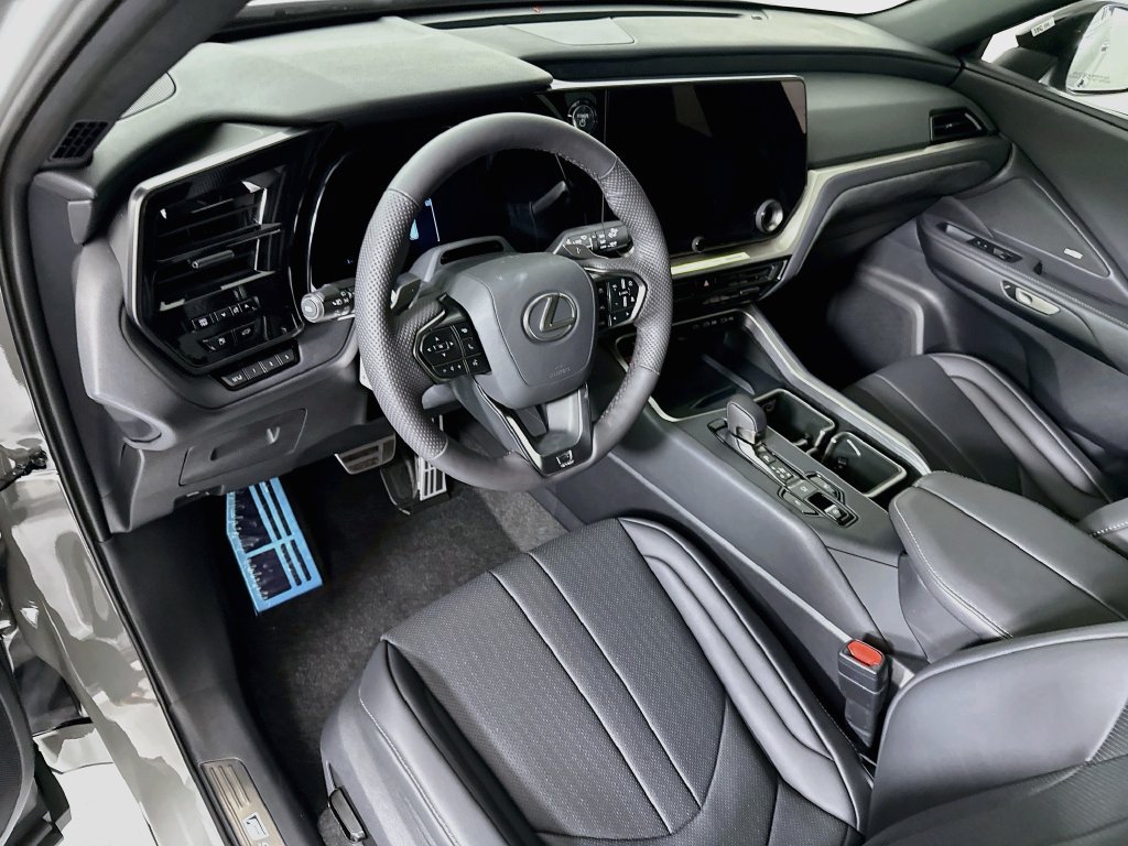 Used 2026 Lexus TX 500h AWD w/ Technology Package image 9