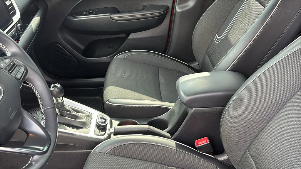 Used 2023 Hyundai Venue Limited image 24