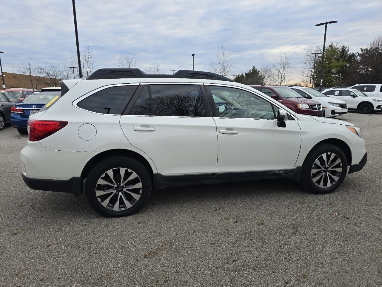 Used 2017 Subaru Outback 2.5i Limited image 7