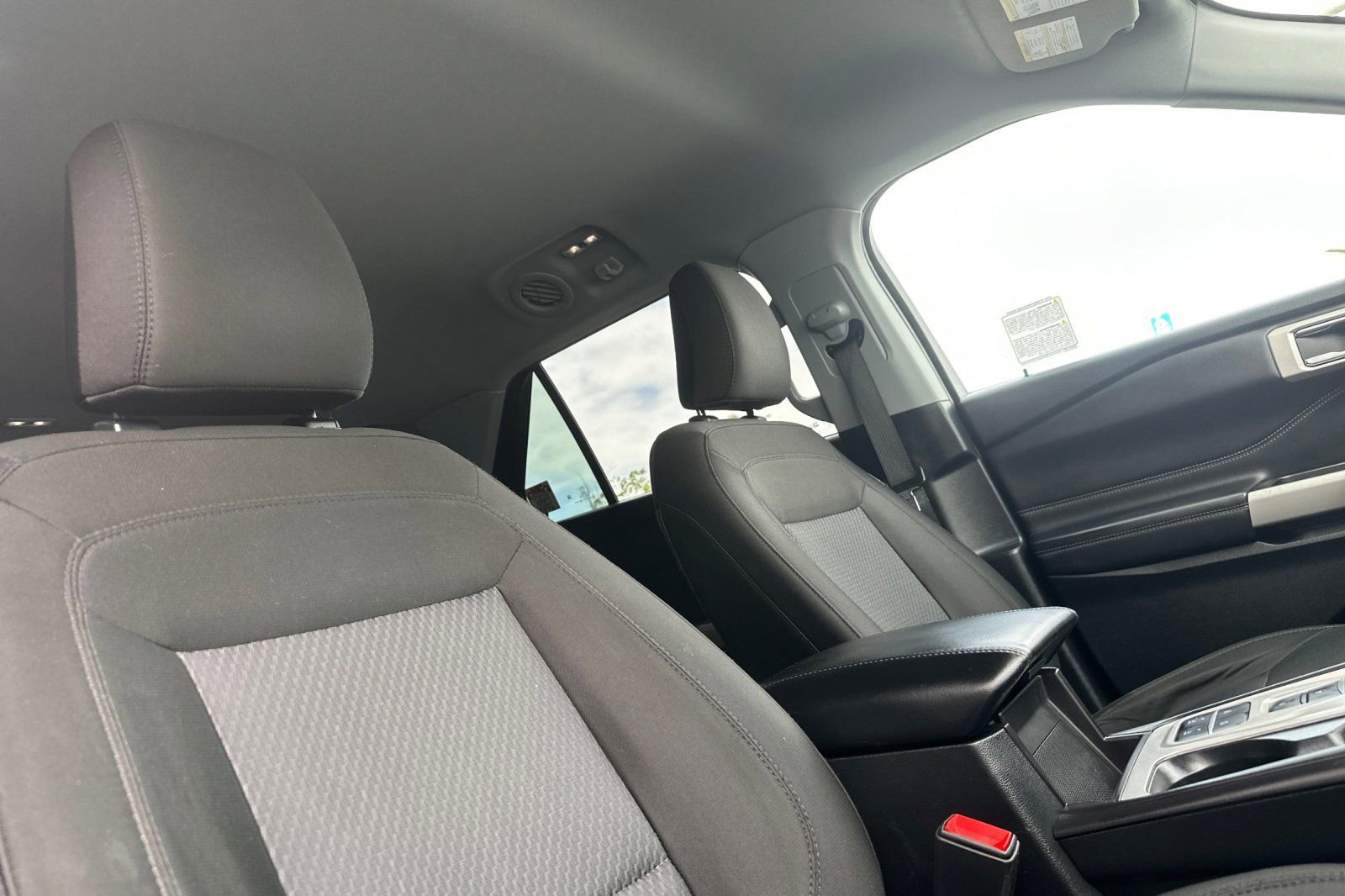 Used 2024 Ford Explorer XLT RWD image 18