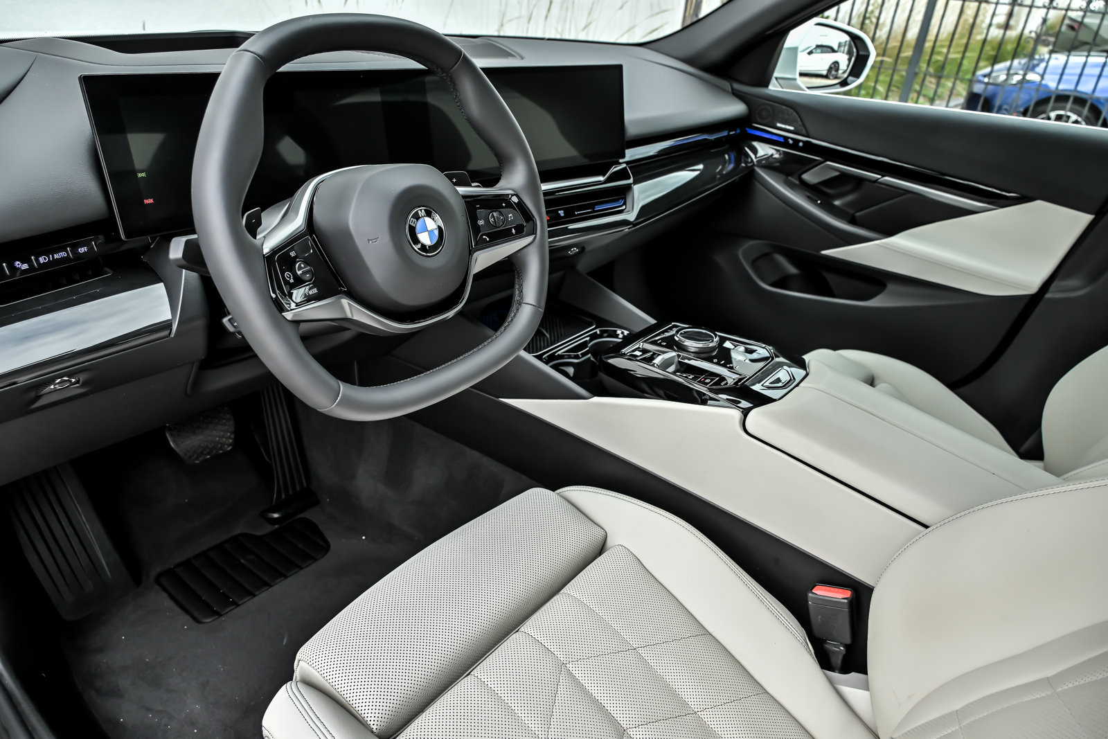 Used 2024 BMW 530i xDrive w/ Premium Package AWD/4WD image 22