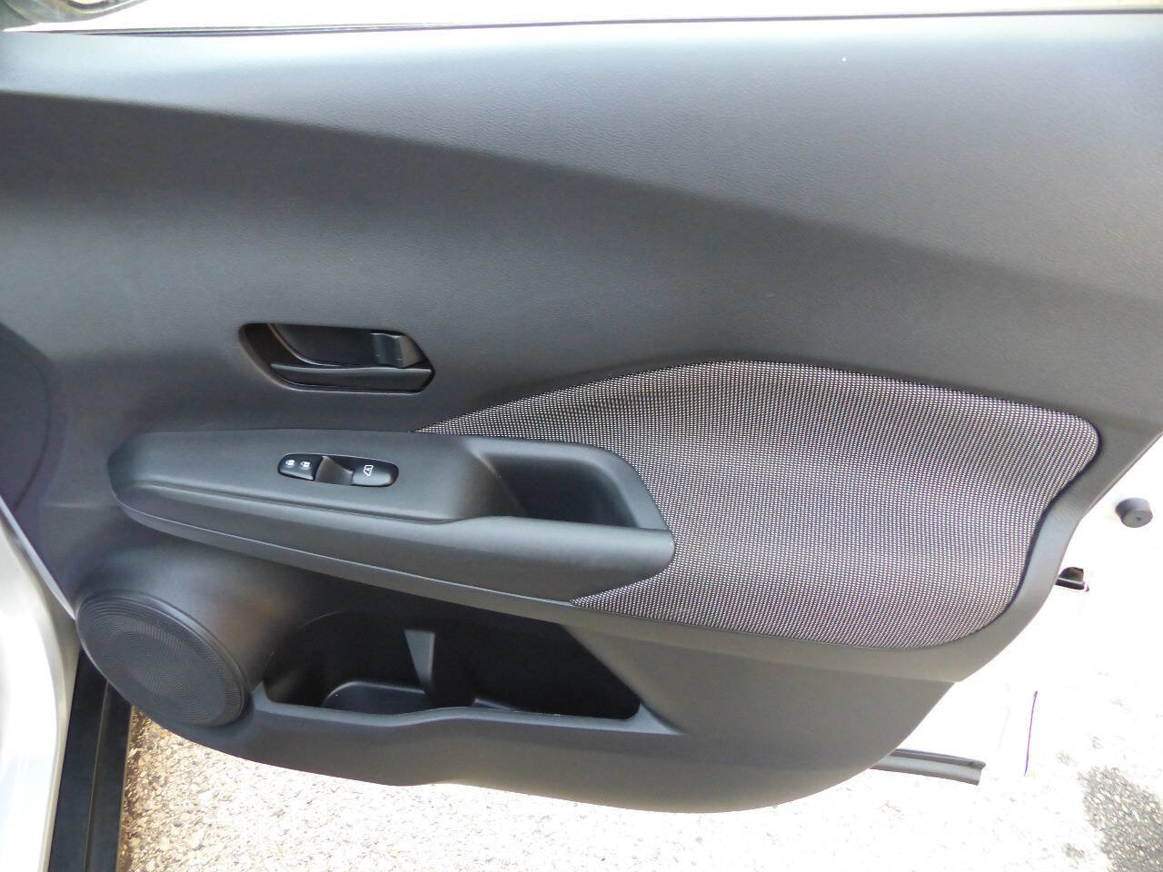 Used 2018 Nissan Kicks S FWD image 32