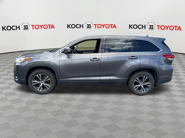 Used 2019 Toyota Highlander Plus AWD/4WD image 4