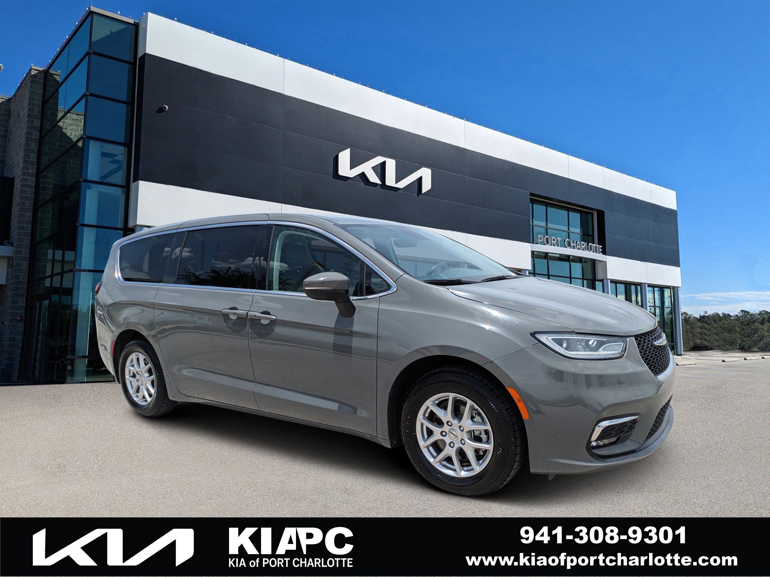Used 2023 Chrysler Pacifica Touring-L