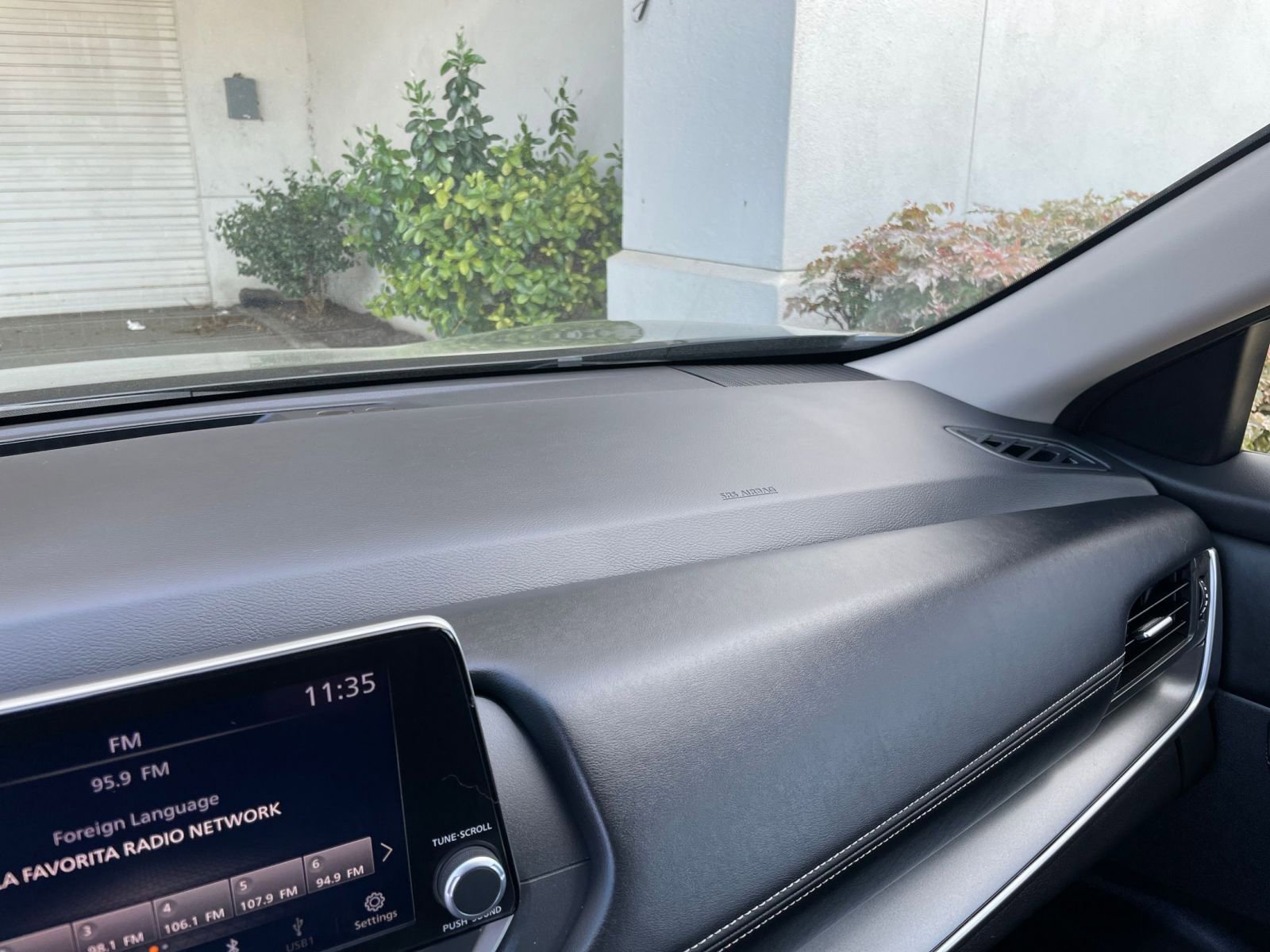 Used 2025 Nissan Rogue SV image 37