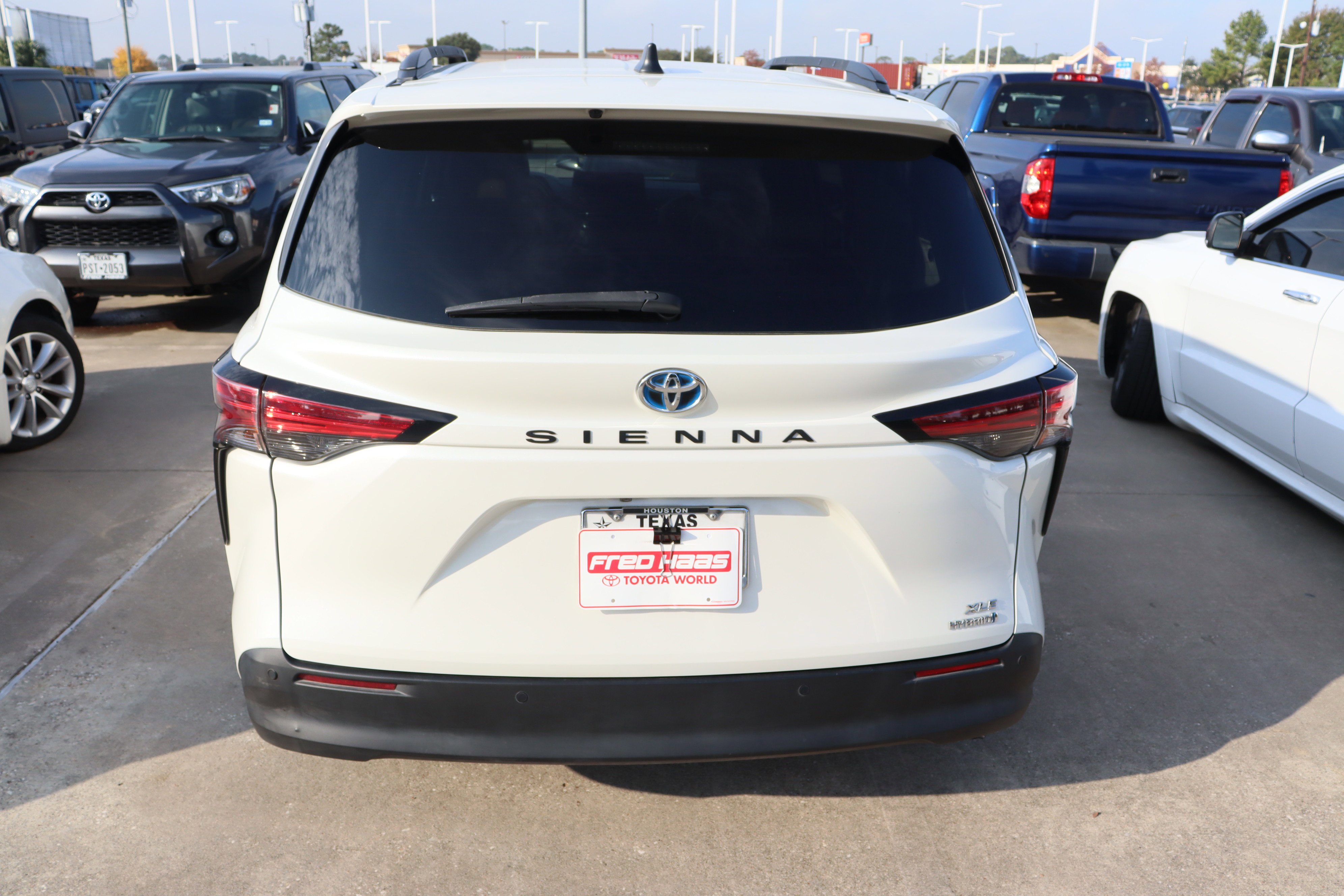 Used 2021 Toyota Sienna XLE image 7