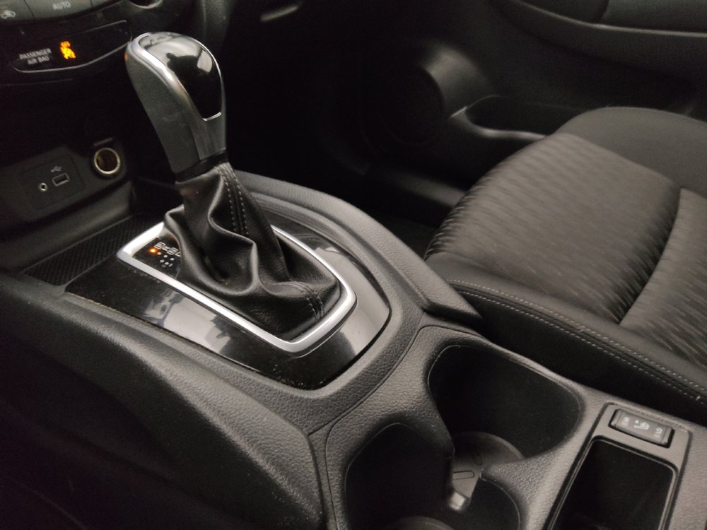 Used 2019 Nissan Rogue SV image 26