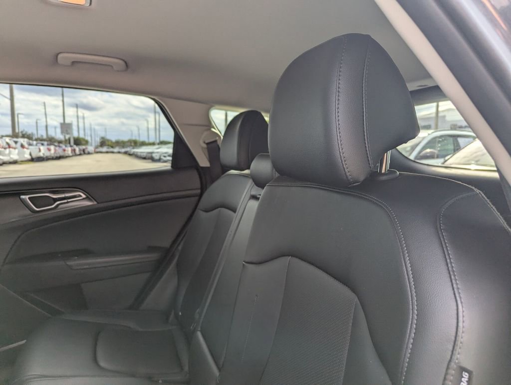 Used 2024 Kia Sportage EX image 17
