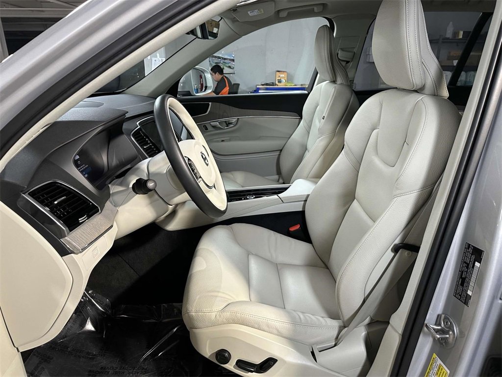 Used 2025 Volvo XC90 B5 Plus image 4