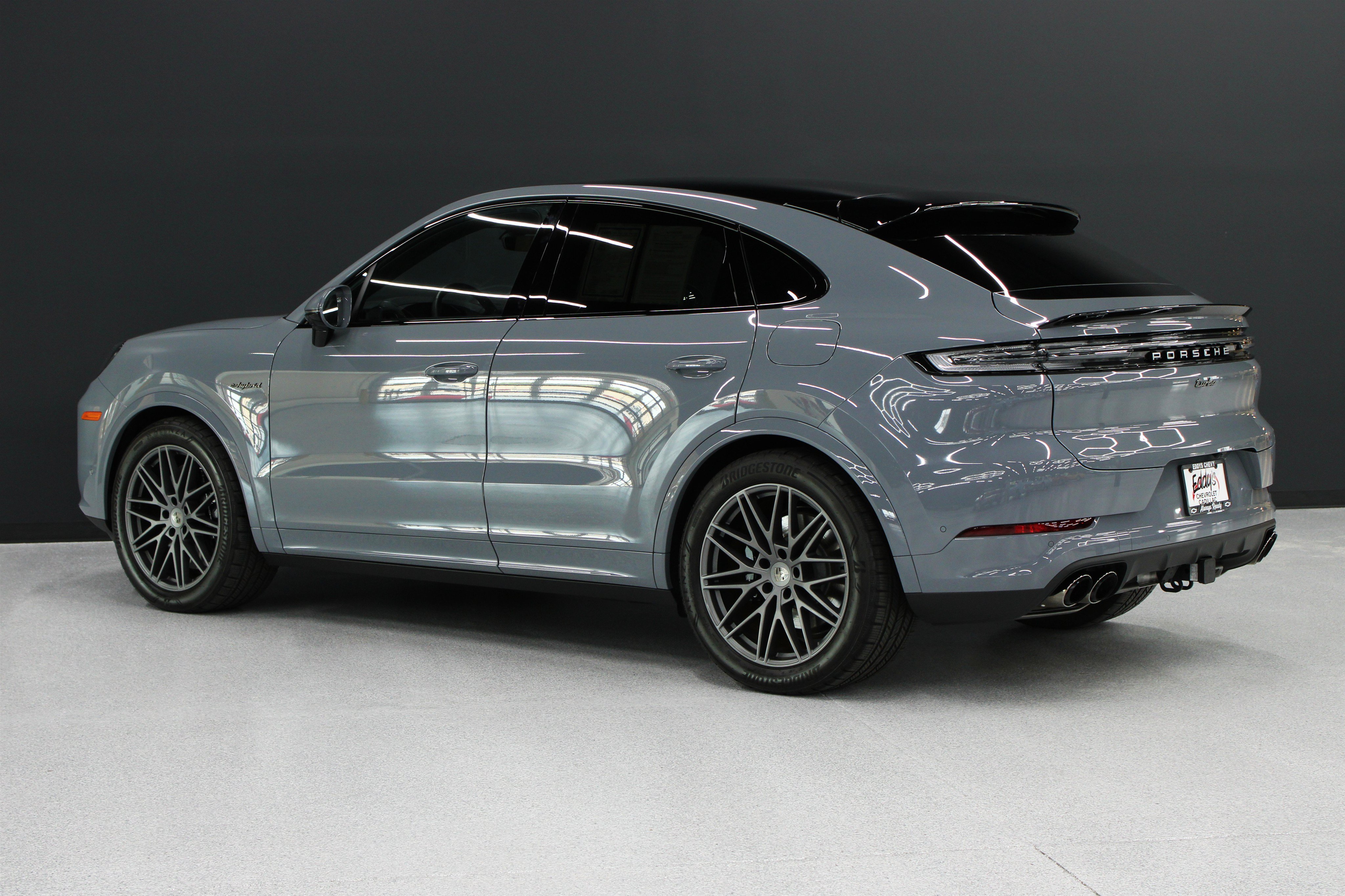 Used 2025 Porsche Cayenne Turbo AWD/4WD image 37