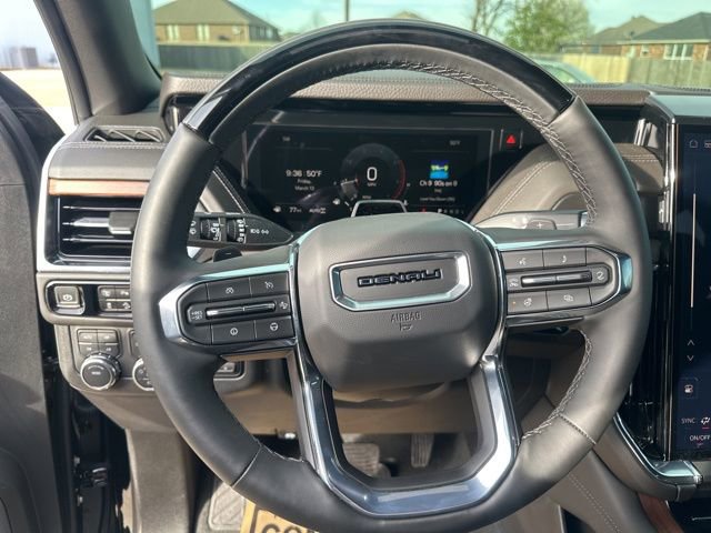 Used 2025 GMC Yukon Denali w/ Denali Reserve Package image 18