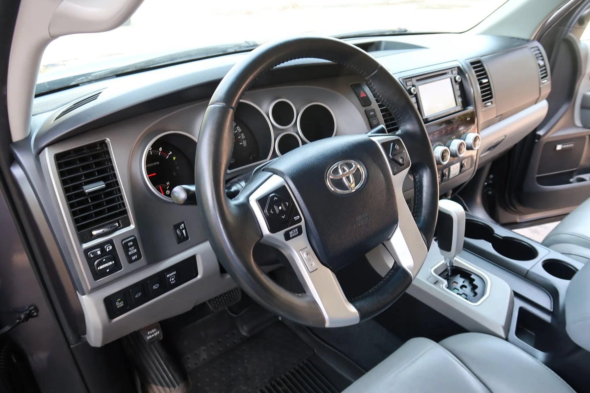 Used 2017 Toyota Sequoia Limited w/ Safety & Convenience Package AWD/4WD image 16