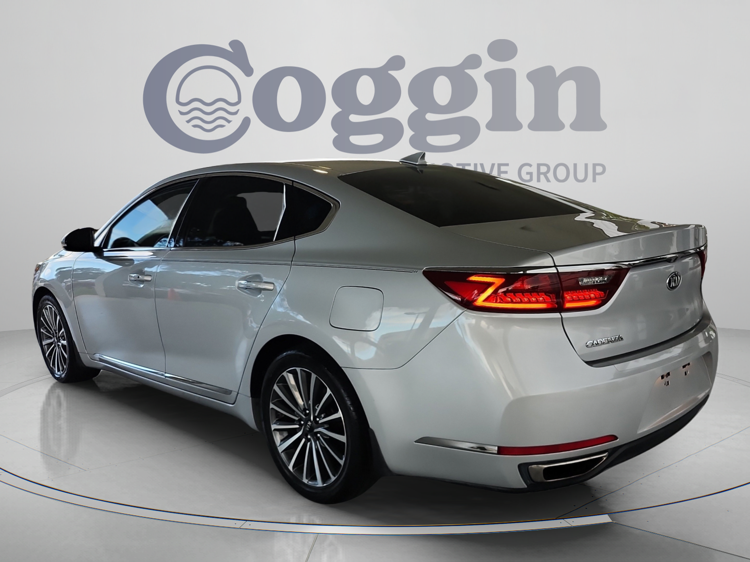 Used 2018 Kia Cadenza Premium FWD image 3