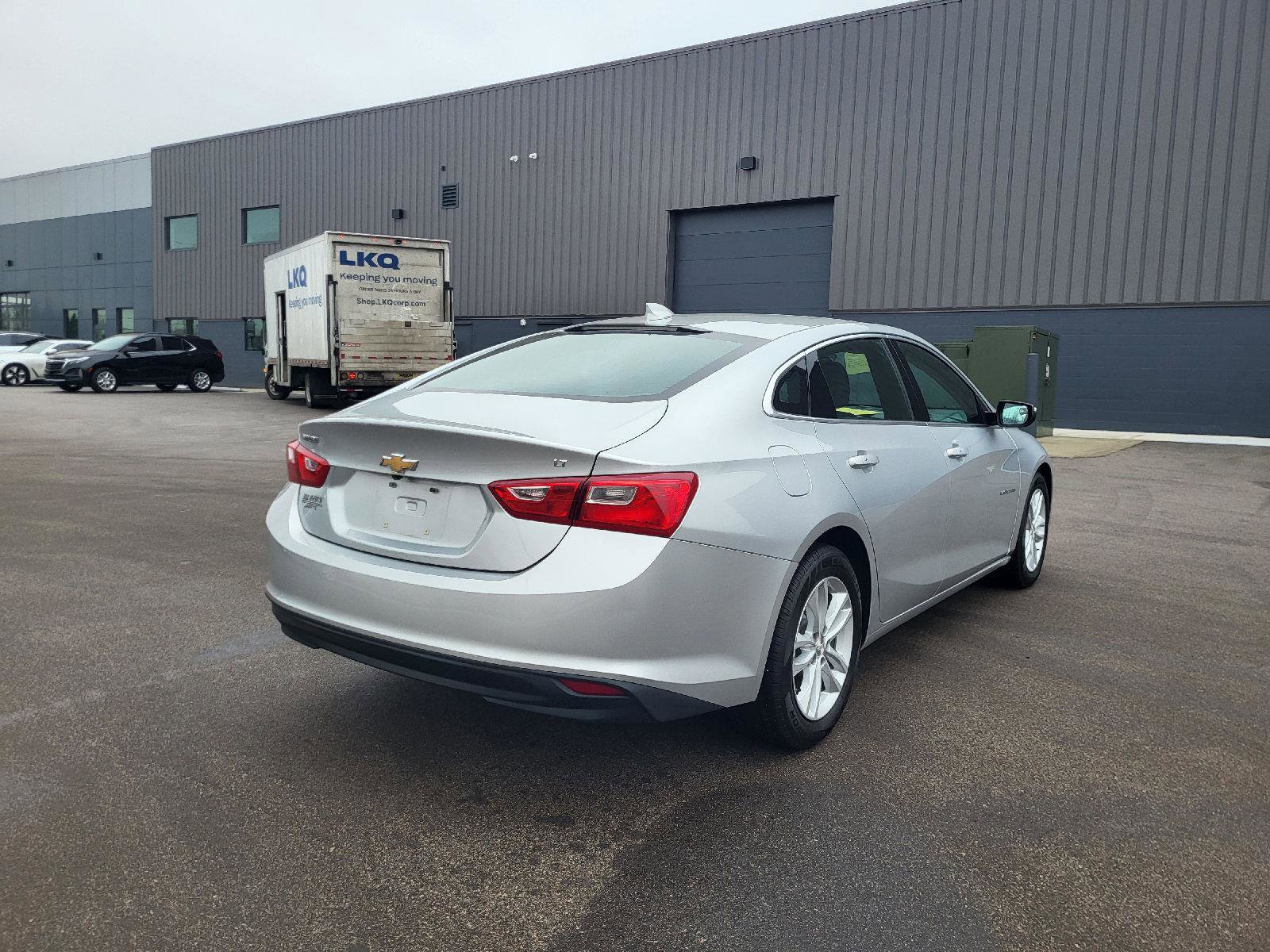 Used 2018 Chevrolet Malibu LT image 3