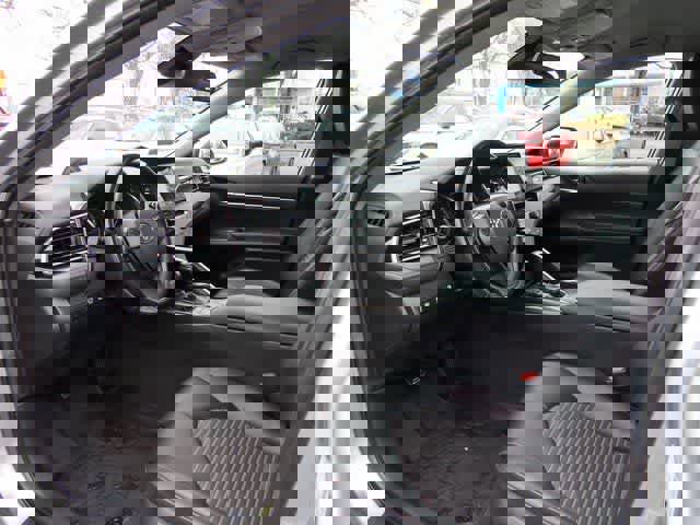 Used 2023 Toyota Camry SE image 2