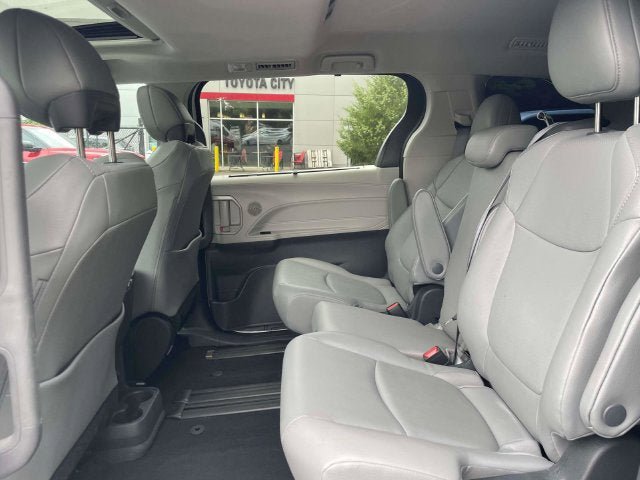 Certified 2025 Toyota Sienna XLE FWD image 14