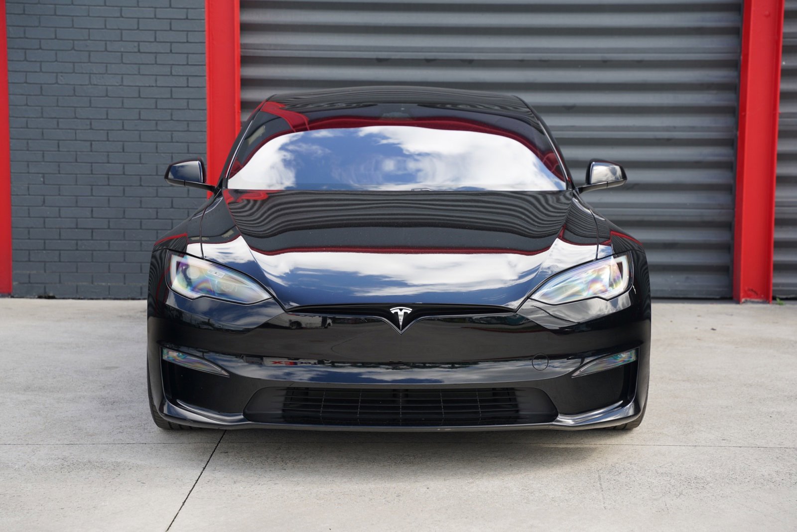 Used 2023 Tesla Model S Standard Range image 2