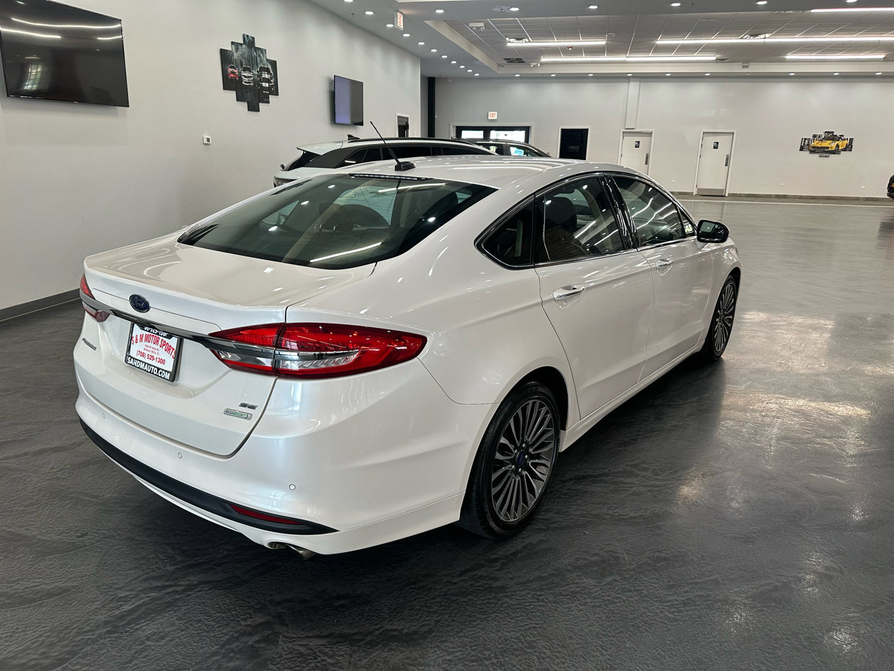 Used 2017 Ford Fusion SE w/ Fusion SE Technology Package image 5