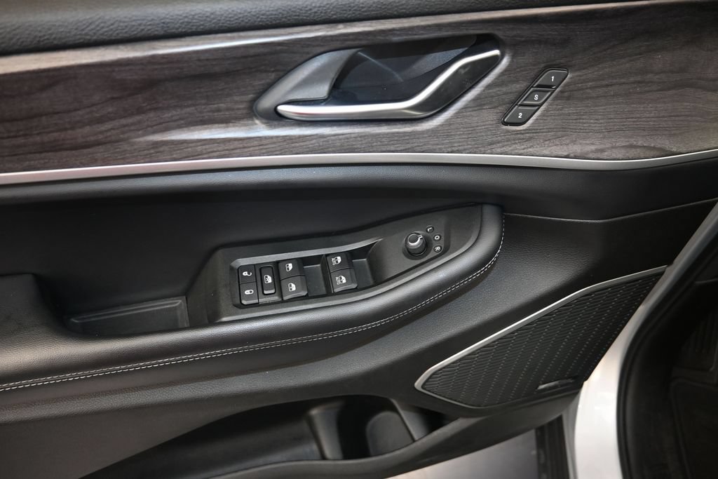 Used 2021 Jeep Grand Cherokee L Limited RWD image 11