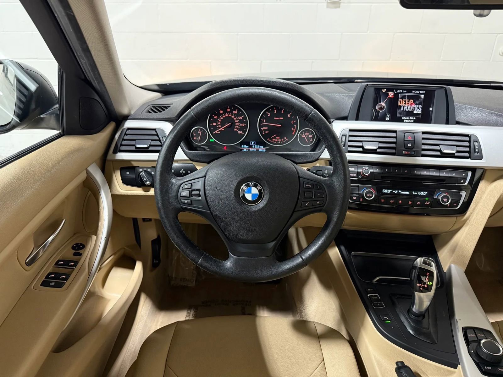 Used 2016 BMW 320i Sedan RWD image 25