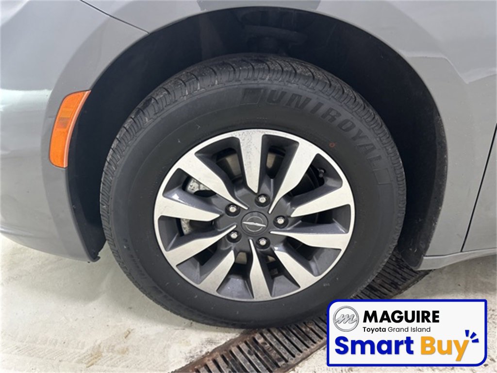 Used 2022 Chrysler Pacifica Touring-L image 27