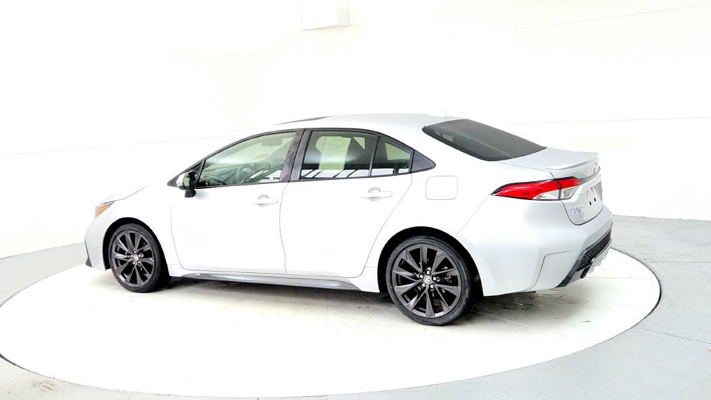 Certified 2022 Toyota Corolla SE w/ SE Premium Package FWD image 4