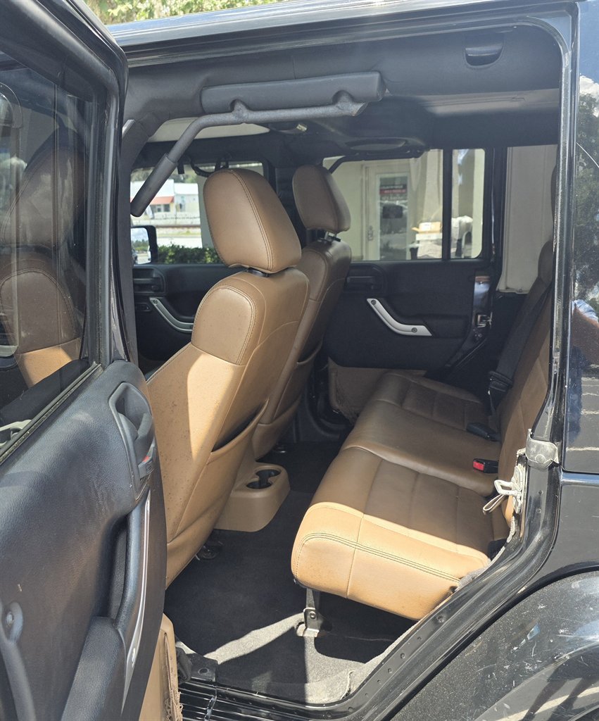 Used 2012 Jeep Wrangler Unlimited Rubicon w/ Connectivity Group AWD/4WD image 30