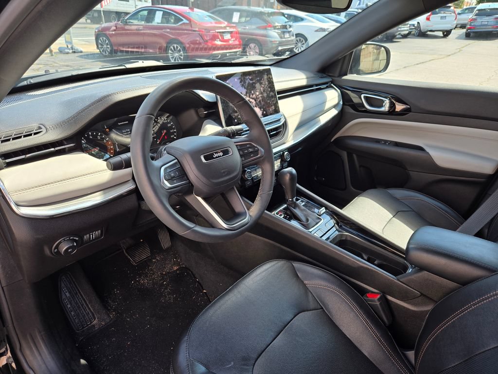 Used 2023 Jeep Compass Limited w/ Sun and Sound Group AWD/4WD image 9