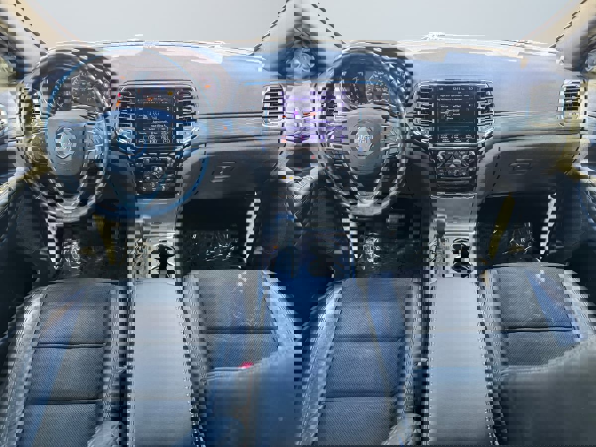 Used 2019 Jeep Grand Cherokee Altitude image 10