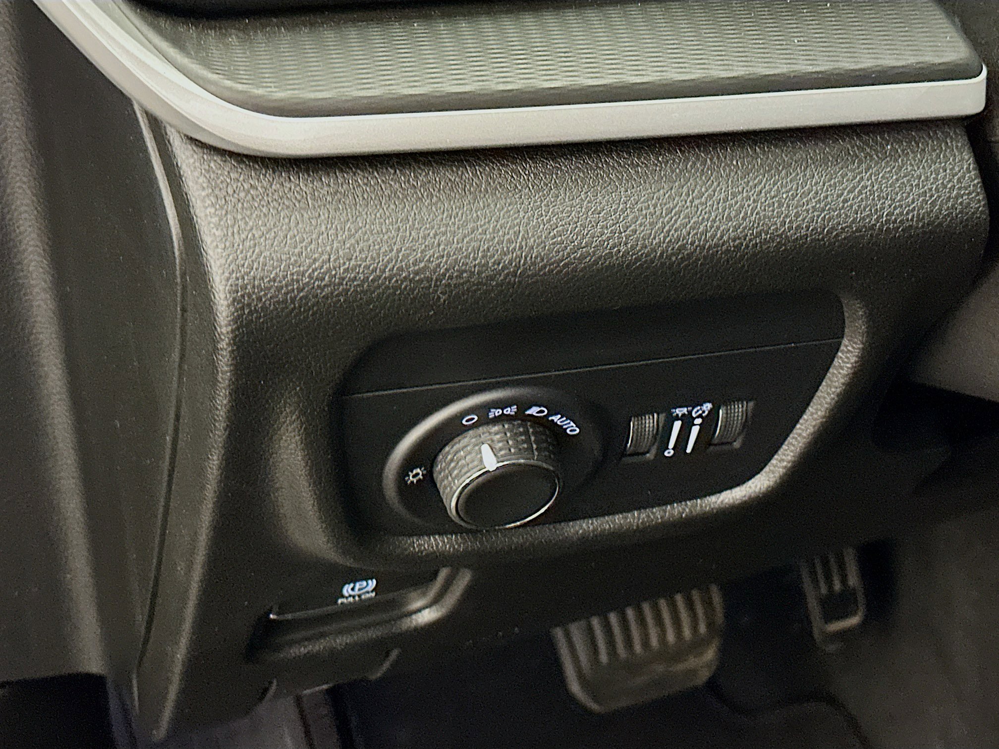 Used 2023 Jeep Grand Cherokee L Laredo image 17