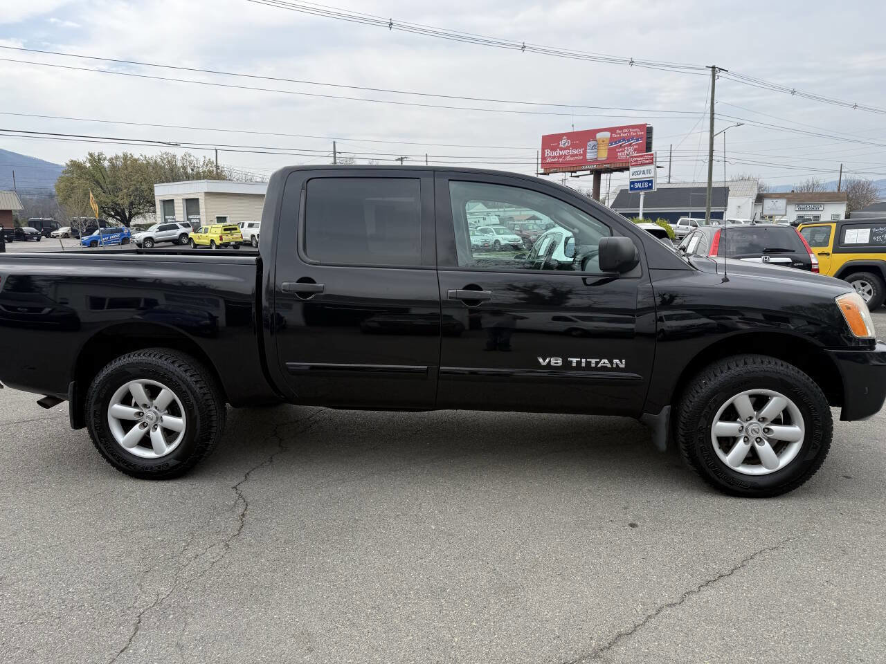 Used 2011 Nissan Titan SV w/ SV Value Truck Pkg image 5