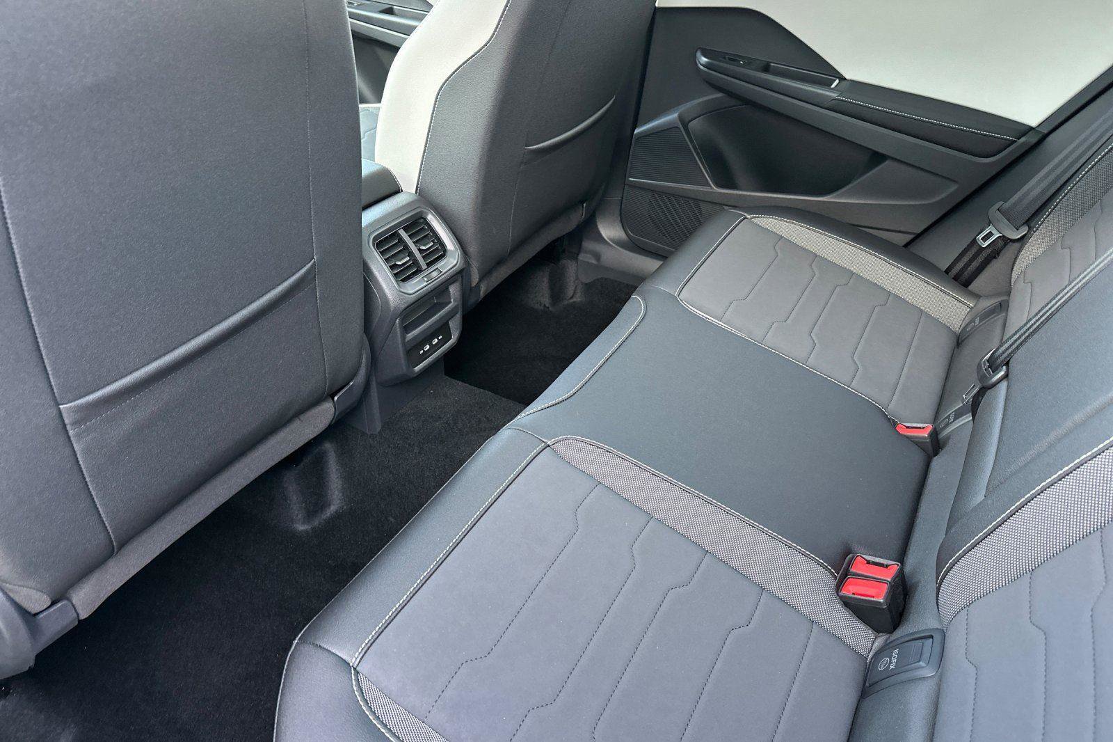 New 2026 Volkswagen Taos SE image 11