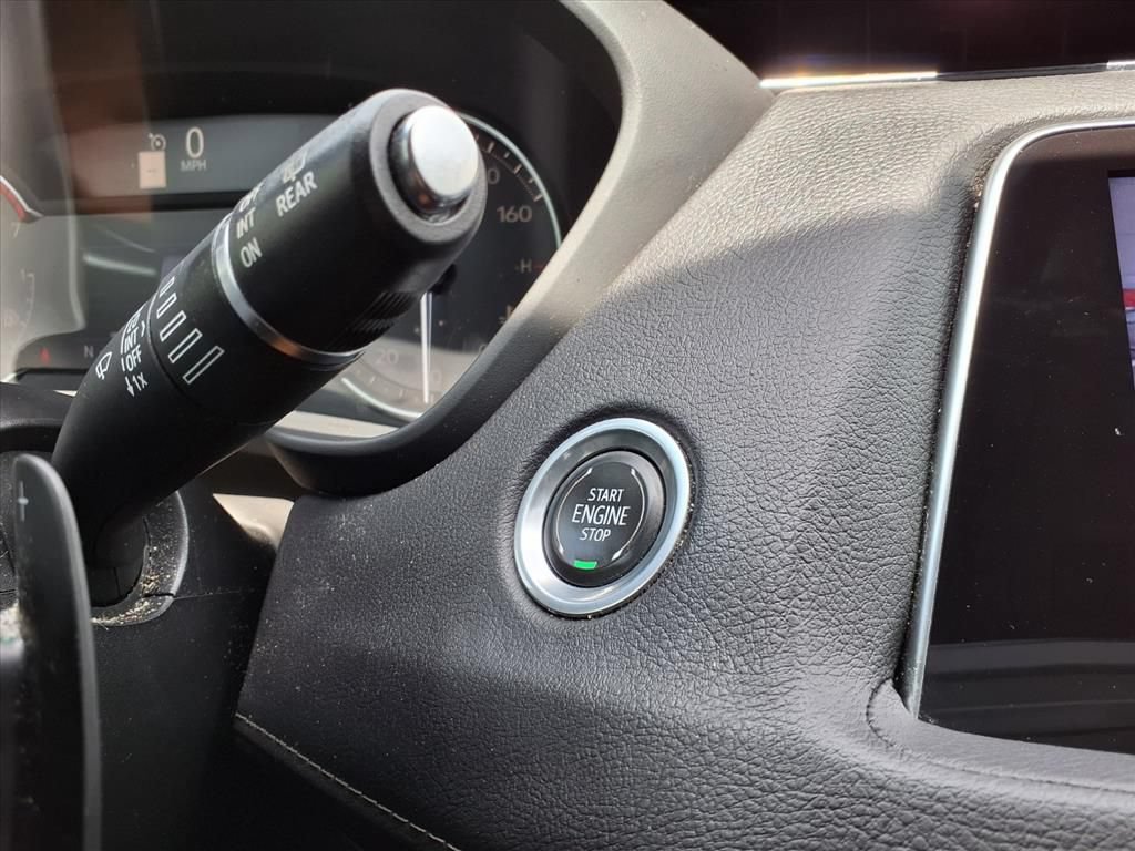 Used 2022 Cadillac XT4 Luxury w/ Cold Weather Package FWD image 26