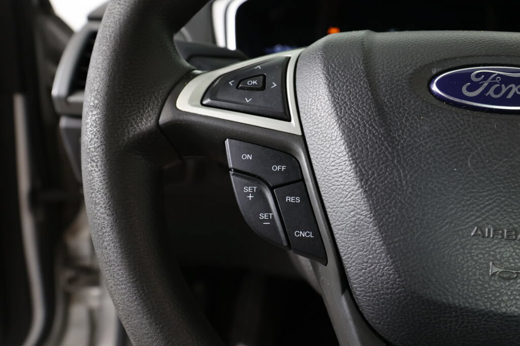 Used 2015 Ford Fusion SE FWD image 32