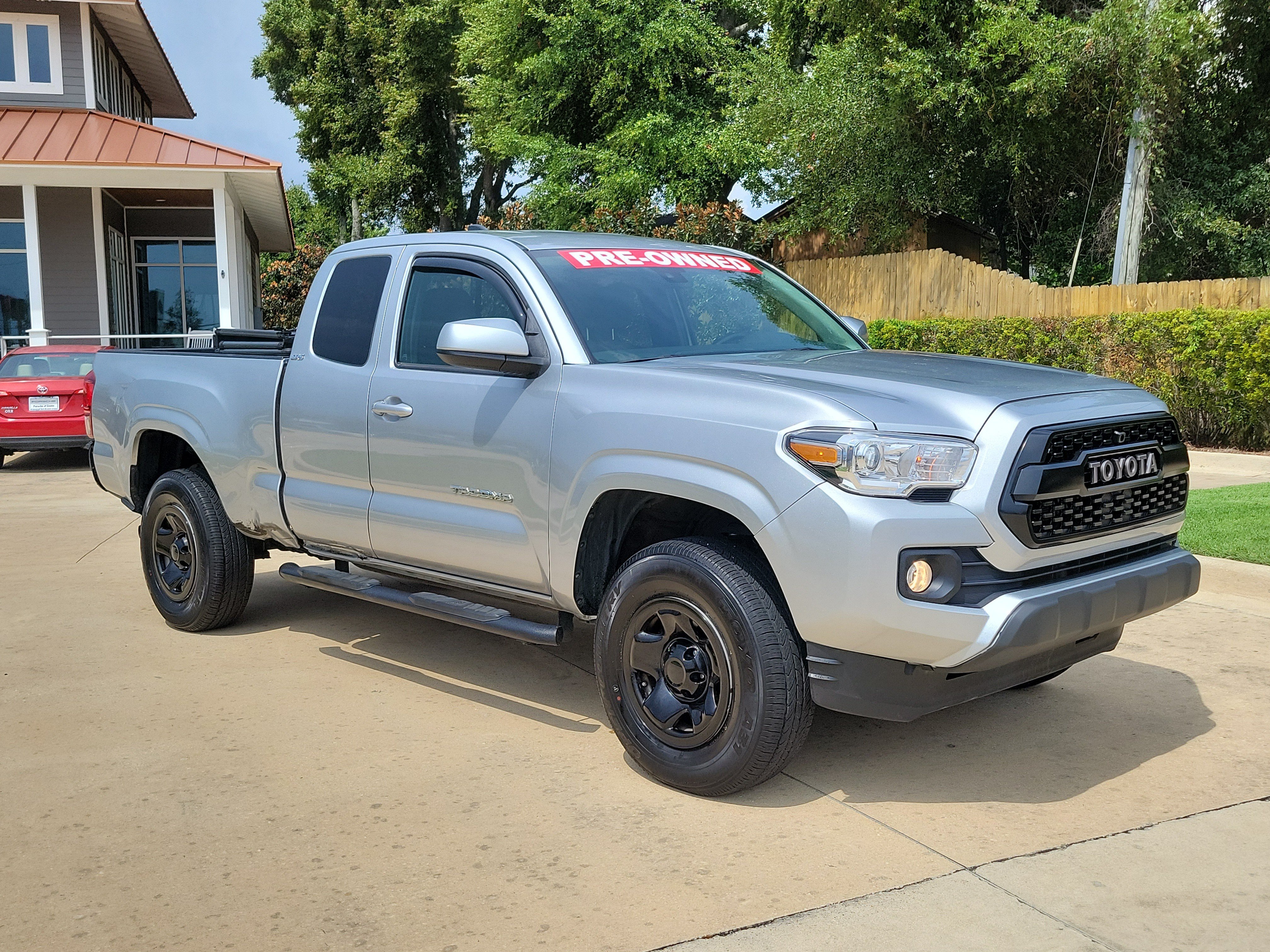 Used 2023 Toyota Tacoma SR5 RWD image 8