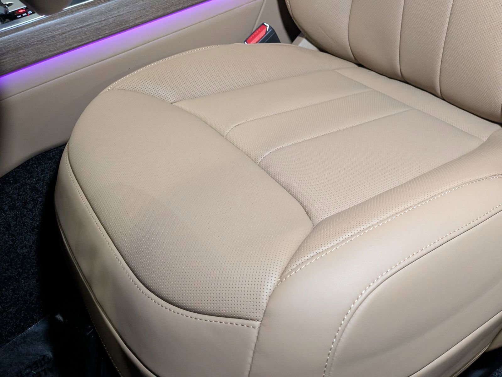 New 2025 Land Rover Range Rover SE image 4