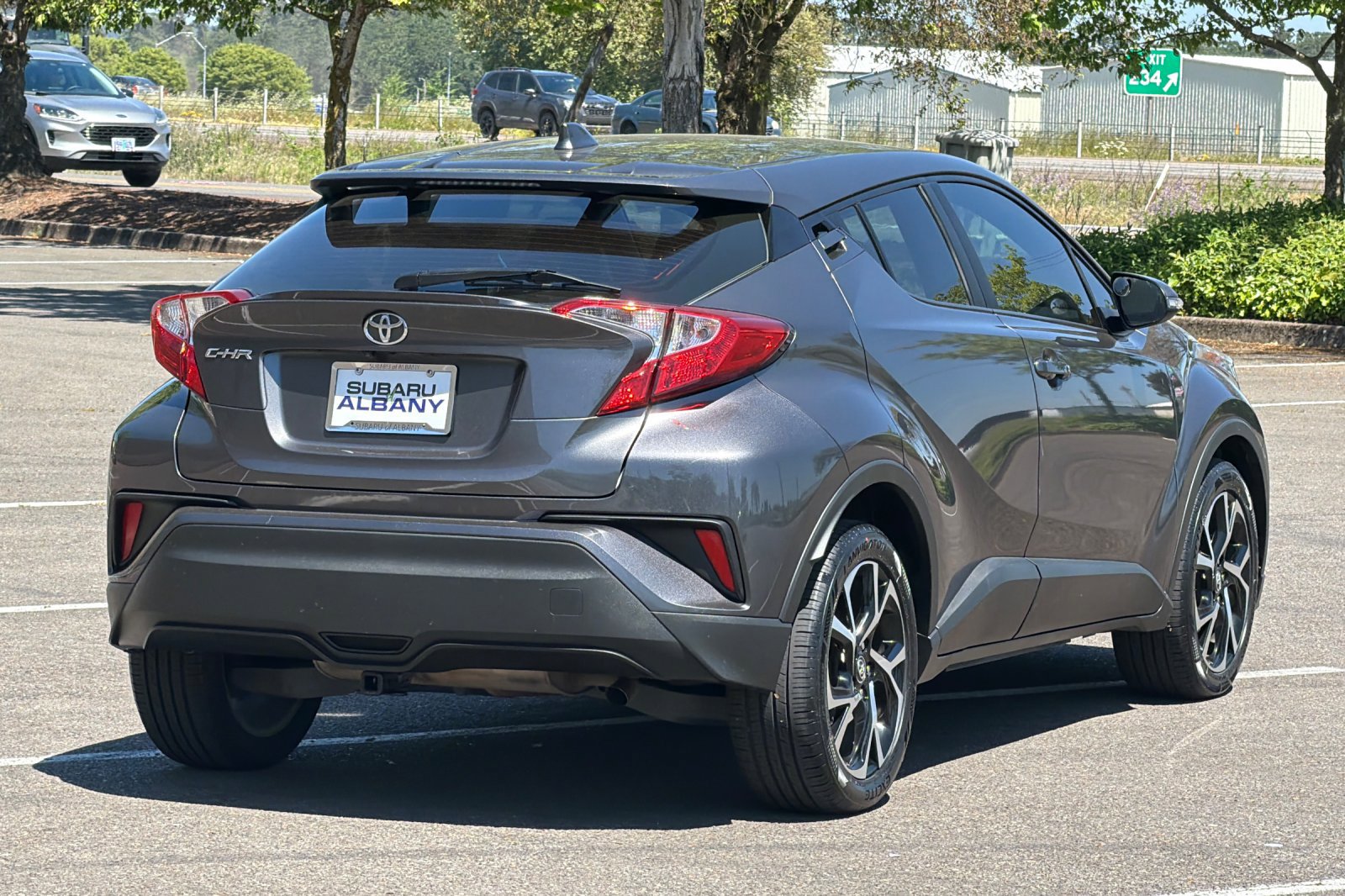 Used 2019 Toyota C-HR XLE FWD image 4