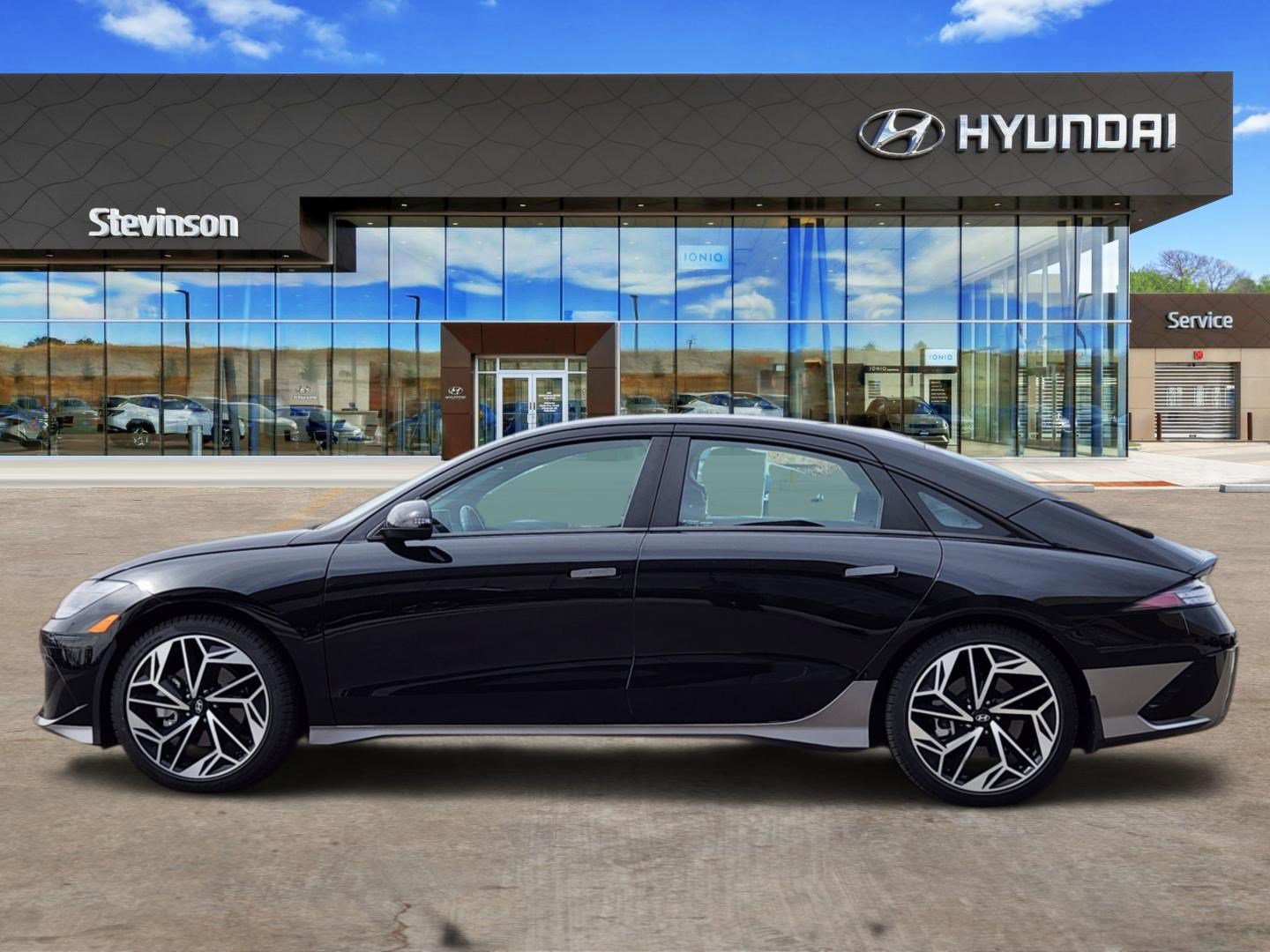 Used 2024 Hyundai Ioniq 6 SEL image 2