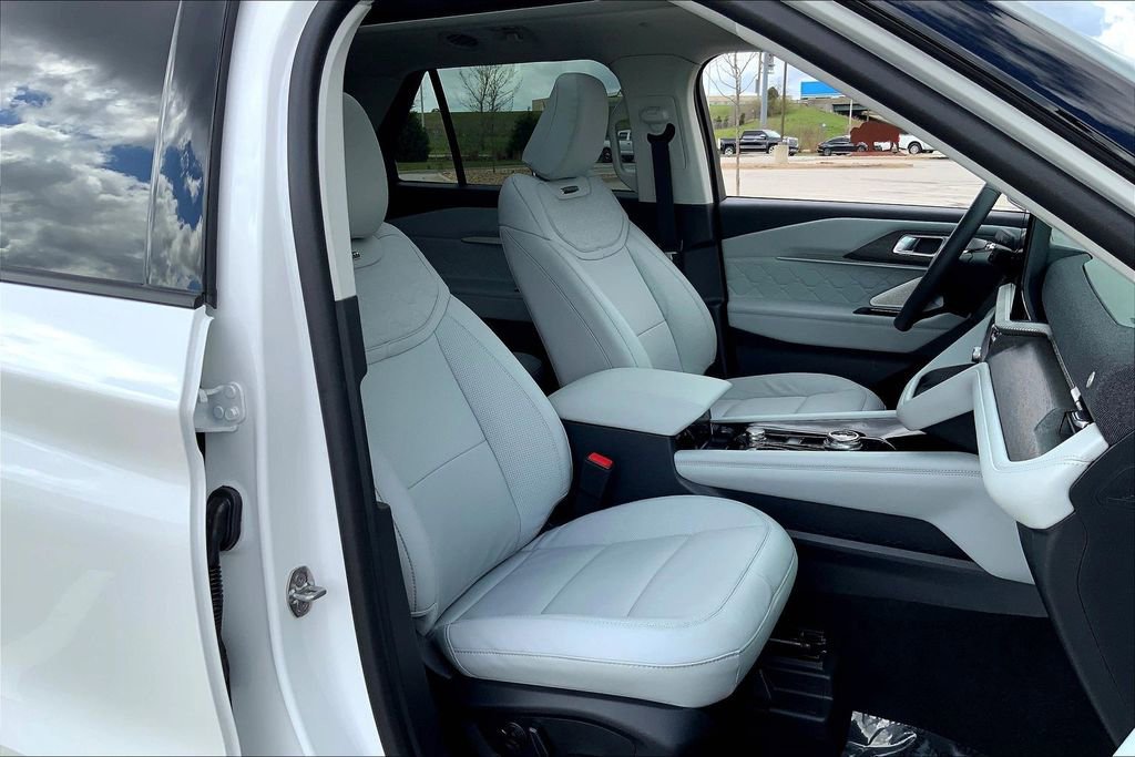 Used 2026 Ford Explorer Platinum w/ LUX Leather Package AWD/4WD image 7