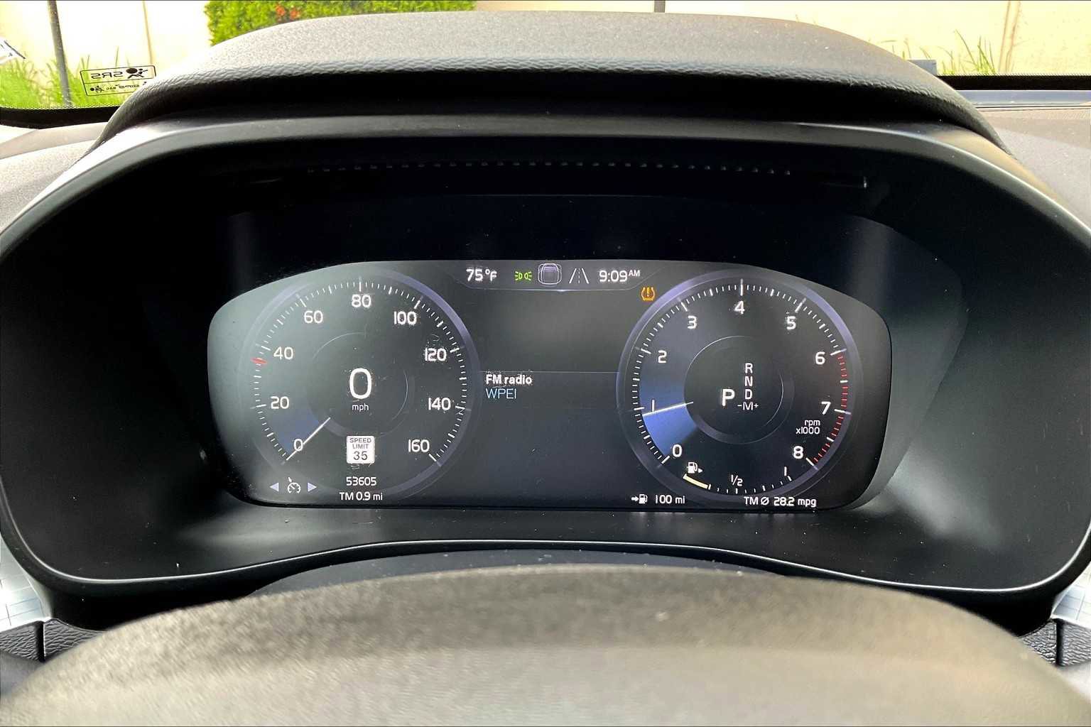 Certified 2022 Volvo XC40 T5 Momentum image 25