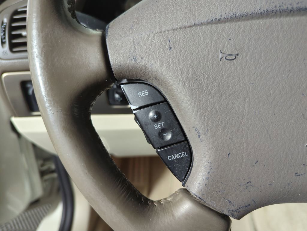 Used 2005 Ford Thunderbird 50th Anniversary image 24