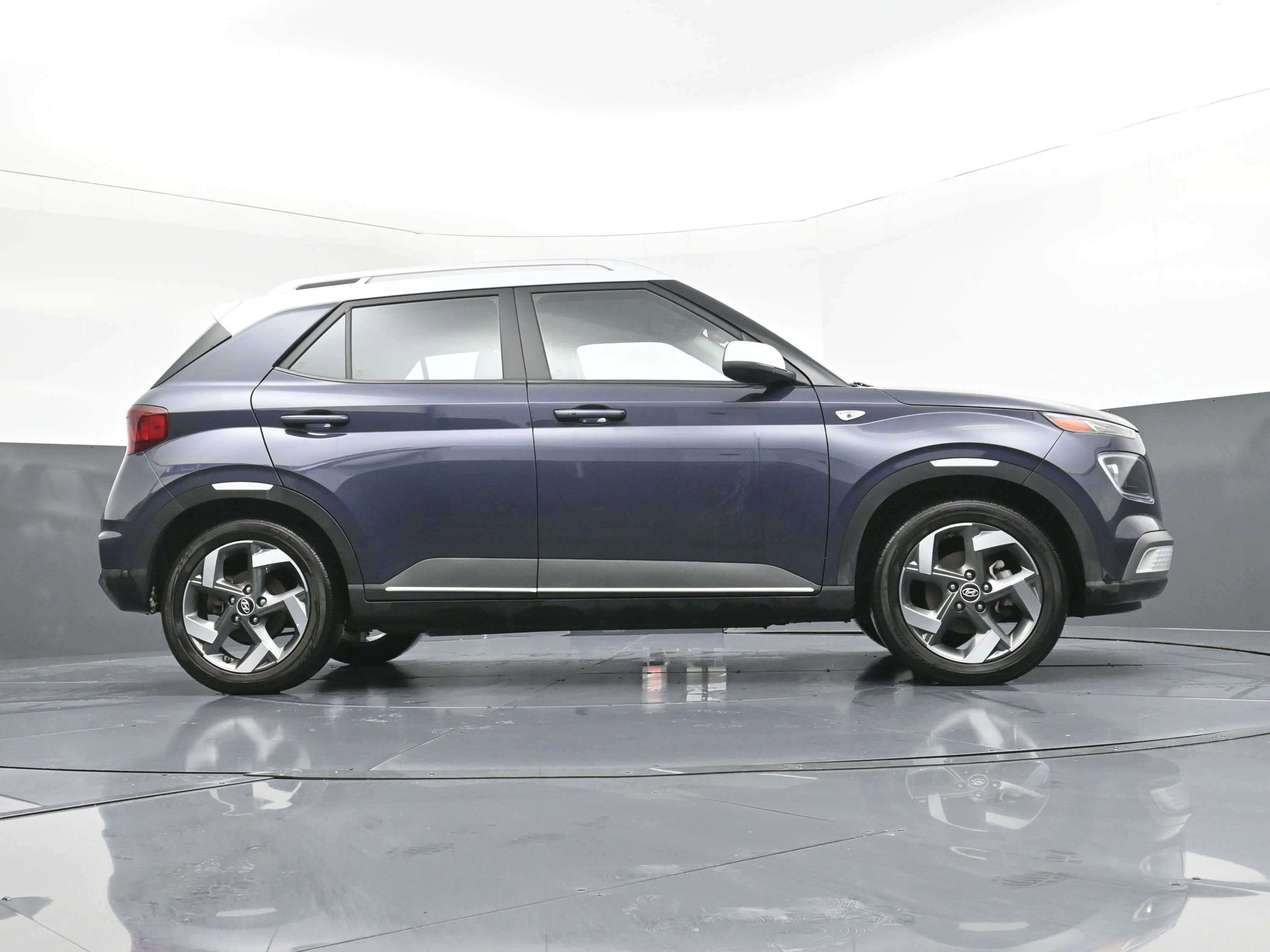 Used 2023 Hyundai Venue Limited w/ Cargo Package image 29